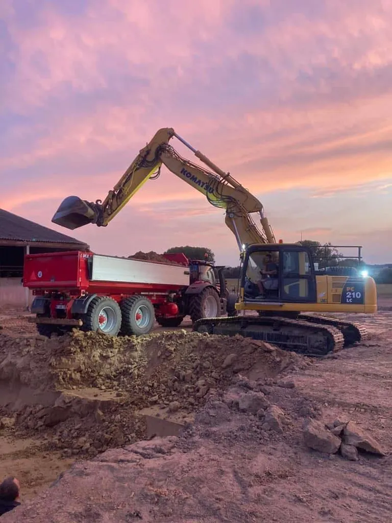 Chantier GLX Services – pelle mécanique